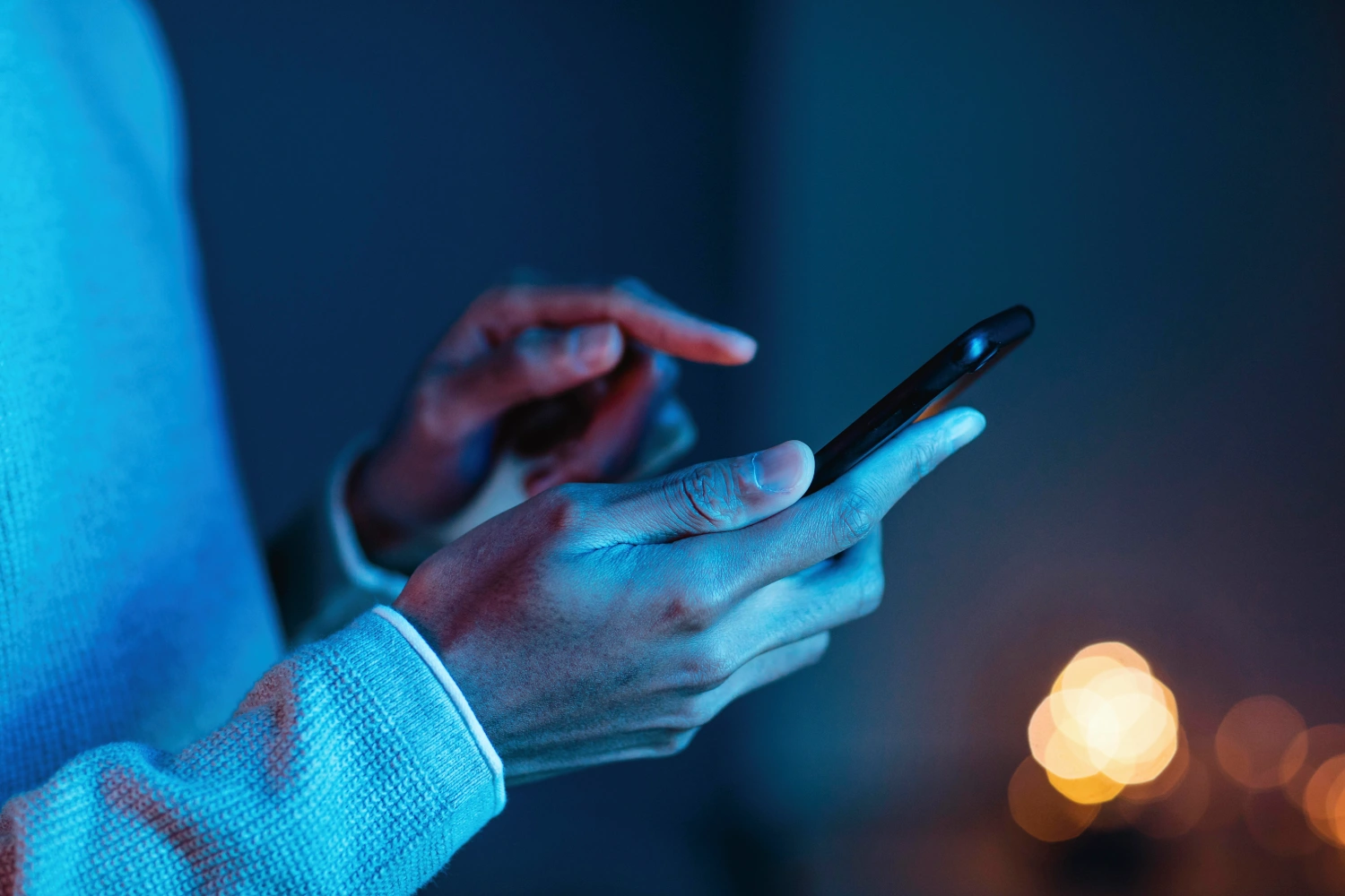 side-view-man-using-smartphone