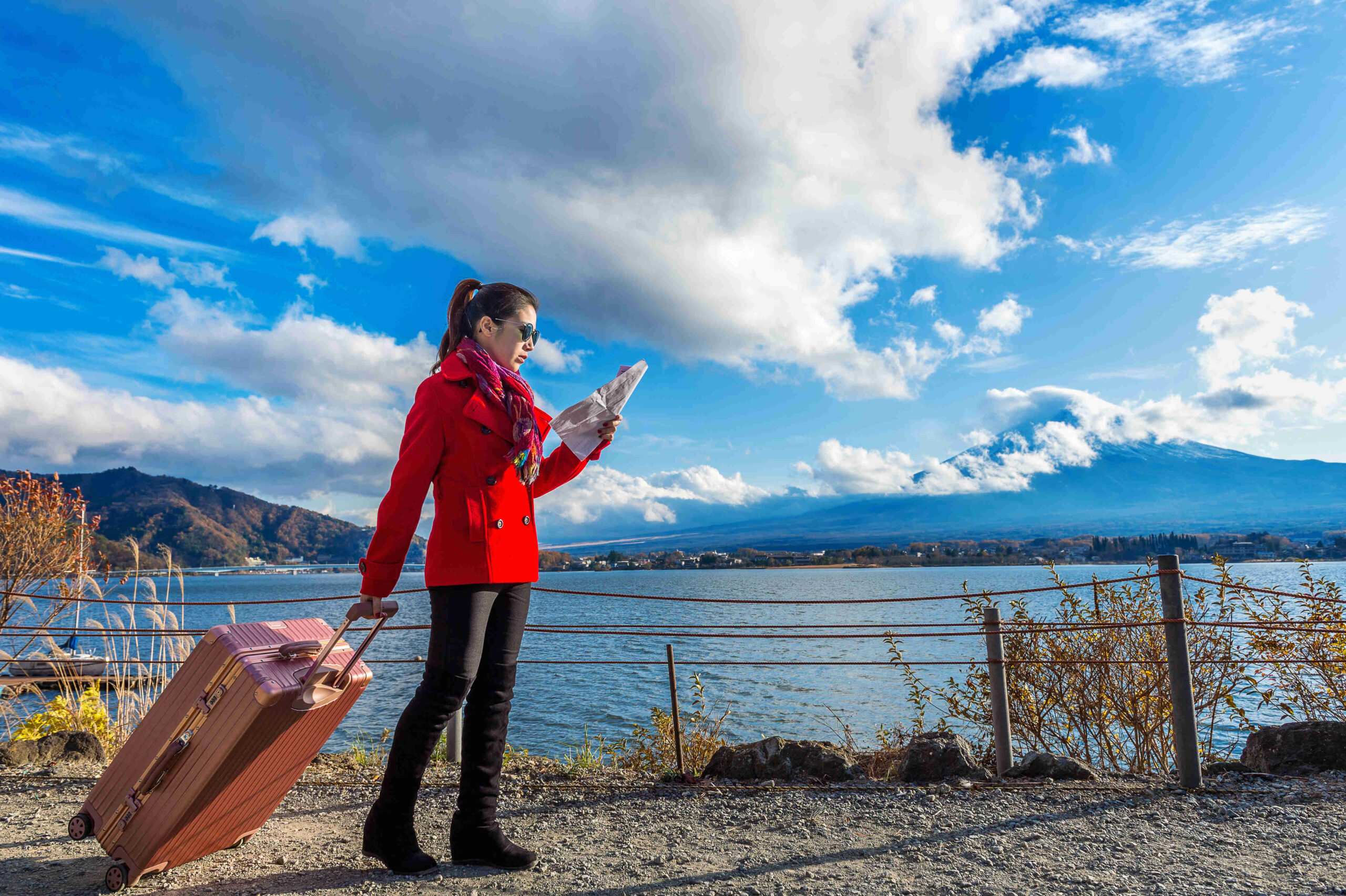 tourist-with-baggage-map-fuji-mountain-kawaguchiko-japan_compressed